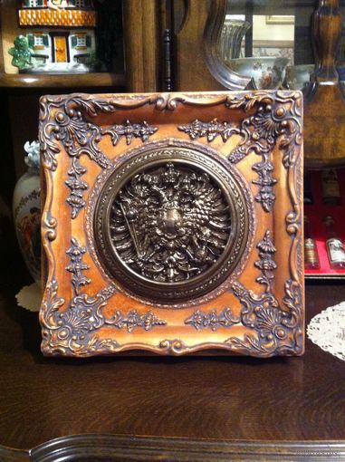 - Барельеф Герб Австро-Венгрии из серии реплики мировых шедевров