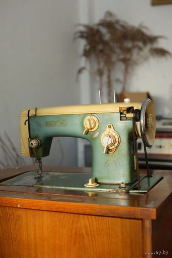 Швейная машинка ''Чайка''