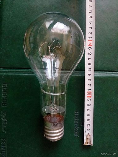 Очень большая лампа накаливания лампочка