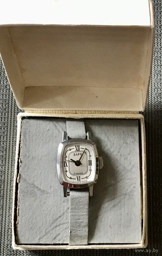 Часы Заря наручные женские