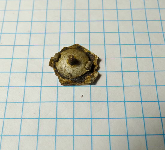 Закрутка-гайка малая. С остатками значка. КИМ