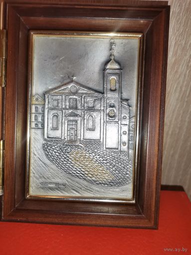 Настольная, серебряная картинка с изображением церкви, позолота по краям.