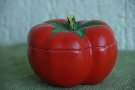 Статуэтка фарфоровая (шкатулка , масленка ) " Помидор " МФФЗ ( целая )