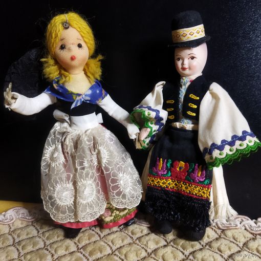 Куколки декоративные в национальных костюмах. Ручная работа. Вышивка. Европа.Сер. 20 в.20 см.