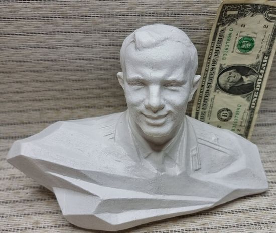 Бюст Космонавт Юрий Гагарин
