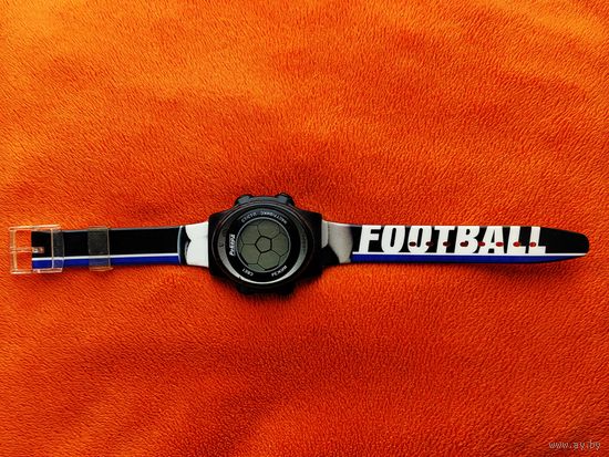 Электронные часы, Рекорд Спорт с ремешком Football. Торг есть.