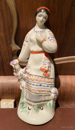 Гуцулочка в саду (ЗХК, УССР) 1970-е годы