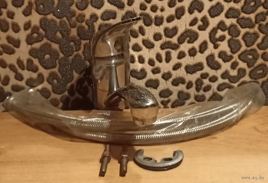 Кран для умывальника в ванную комнату