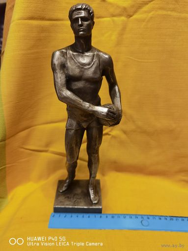 Волейболист Винтажная советская статуэтка 1970 х годов монументскульптура Автор А. А. Мурзинотличная сохранность без реставрации и вмешательств старт с 1 рубля трёхдневный аукцион