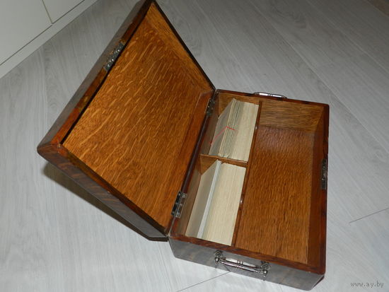 Антикварный, деревянный 3D-стереоскоп с деревянным футляром и 50 фотографий, изготовленные компанией Underwood & Underwood, Нью-Йорк.