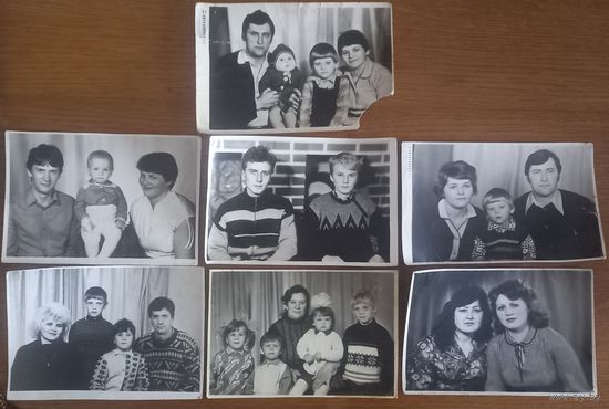 Фотографии черно-белые.