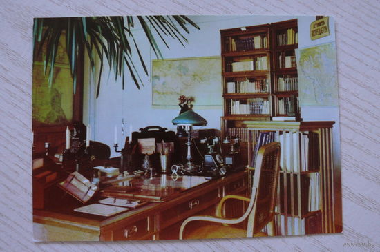 Москва. Кабинет В.И. Ленина в Кремле; чистая, "С Аэрофлотом -- в Москву!" рекламная открытка.