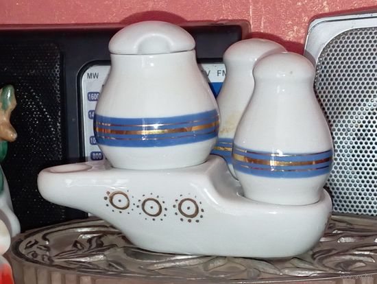 Винтажный фарфоровый набор для специй - ПАРОХОД, , времен СССР (производства Полонского фарфорового завода, ЗХК Полонное)