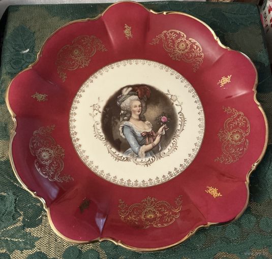 Тарелка Блюдо Портрет Дама цвет Бордо  Германия винтаж 30 см