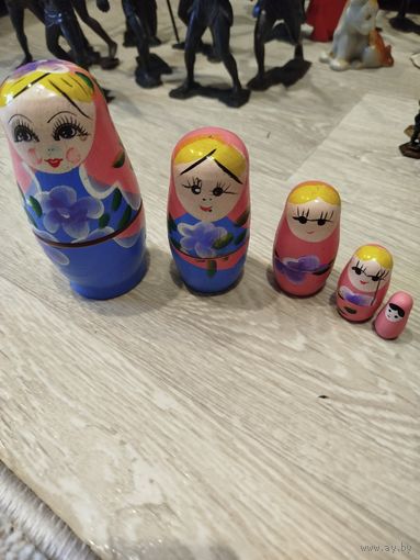 Матрёшка 5 шт(одна треснула,с рубля