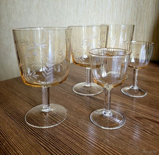 Фужеры, "медовое" стекло, винтаж, 5 шт. одним лотом.