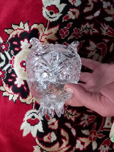 Сахарница конфетница на ножках хрусталь?