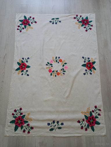 Скатерть вышитая старинная