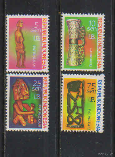 Ириан Барат Индонезия 1970 Деревяное зодчество  #31,33,36,40**