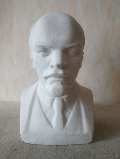 Огромный, больших размеров бюст В. И. Ленина. СССР, 1970 год.