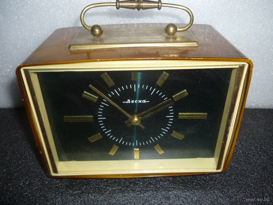 Часы механические настольные. "ВЕСНА". СССР