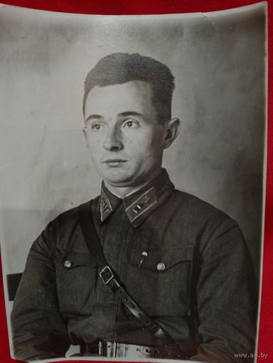 Довоенное фото лётчика