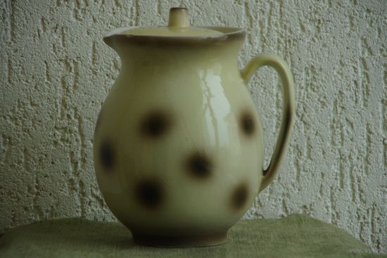 Кувшин фаянсовый 21 см ( все целое )