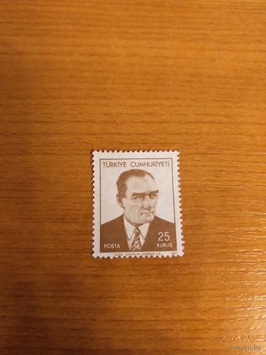 1971 Турция Ататюрк чистая без клея без дыр (2-11)