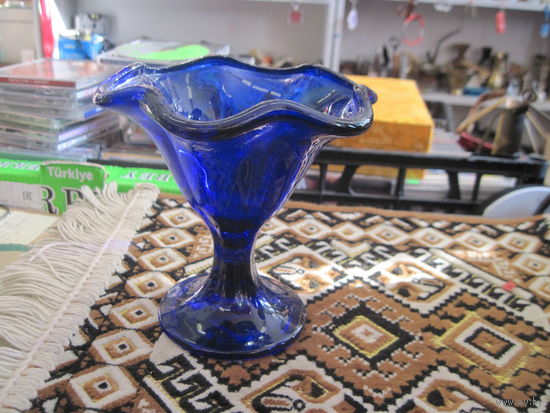 Ваза. Кобальтлвое стекло.