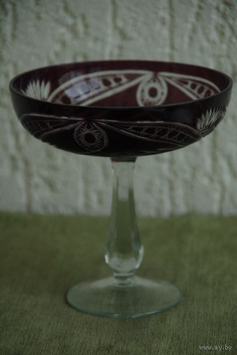 Ваза конфетница ( высота 15 см , диаметр 14,5 см )