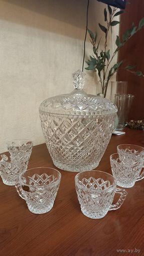 Крюшонница с кружками. Богемия.