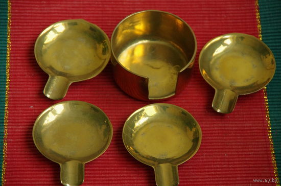 Пепельницы  латунные ( набор )