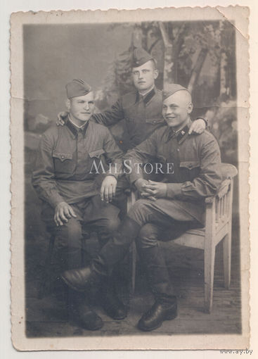 Бойцы РККА. Автобат. 1941-й г. Бельцы.