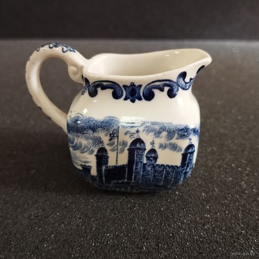 Кувшинчик миниатюрный, высота 5,5 см. Англия