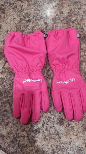 Перчатки зимние Lassie размер 3. Яркие, красивые, удобные. Отличное состояние.