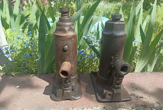 Два домкрата 5 т.одним лотом.