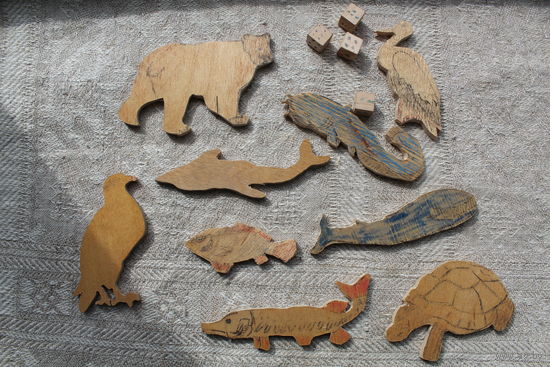 Резные фигурки животных из фанеры сделаны в период СССР