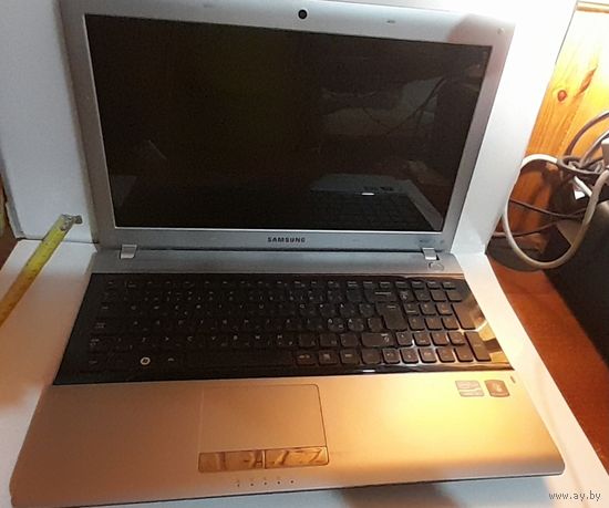 Ноутбук SAMSUNG RV520