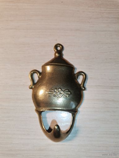 Латунный, декоративный крючок "Чайник".