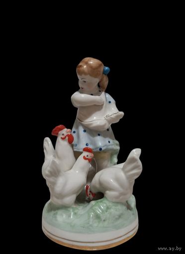 С РУБЛЯ! "Девочка кормит кур" МФФЗ