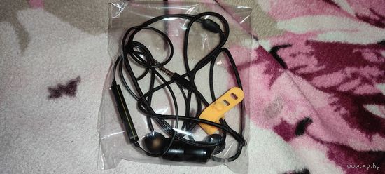 Наушники с микрофоном - 1 работает