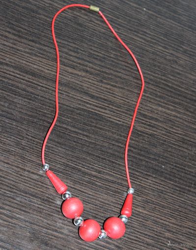 Красные, пластиковые бусы, из СССР.