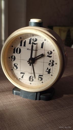 Часы будильник Янтарь, 200 лотов с 1 рубля,5 дней!
