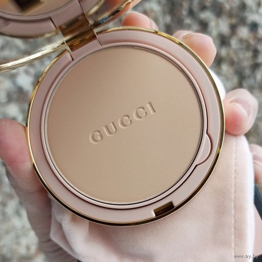 Компактная пудра Gucci Poudre De Beaute Mat Naturel 10 gr в оттенке 03