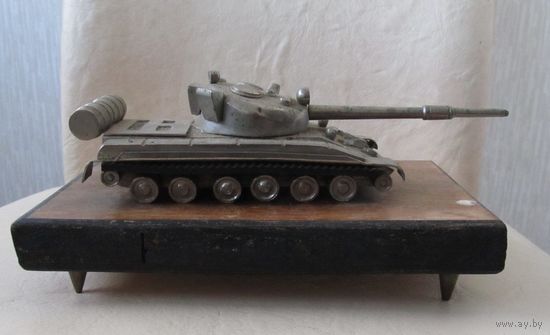 Все лоты с рубля.Модель танка Т-72,металл,СССР
