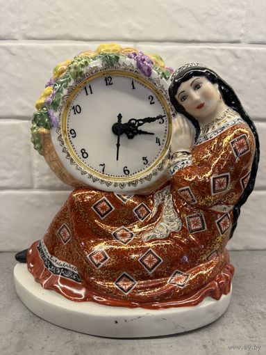 Статуэтка  УЗБЕЧКА С ПЛОДАМИ. ск Данько. Агитационный Подчасник из серии Урожай для ВСХВ (ВДНХ) Очень редкая. .    Распродажа коллекции!!!