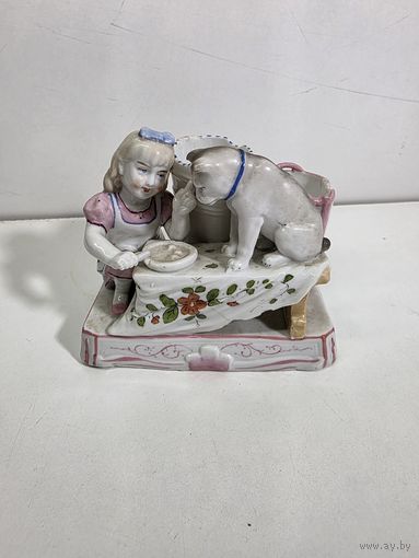 Девушка кормит будьдога. Conta Boehme. Старая Германия