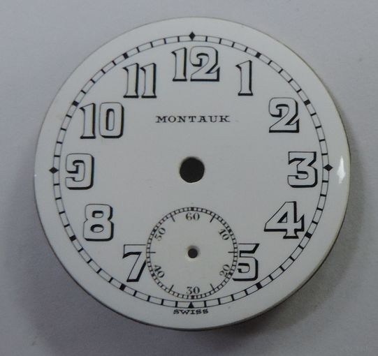 Циферблат эмалевый 20-е годы на наручные часы "MONTAUK". Диаметр 3 см.