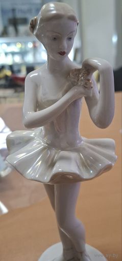 Фигура фарфор статуэтка ДФЗ Вербилки балерина с цветком девочка балет