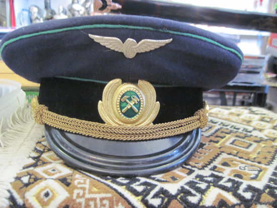 Фуражка железнодорожника на 56 размер.